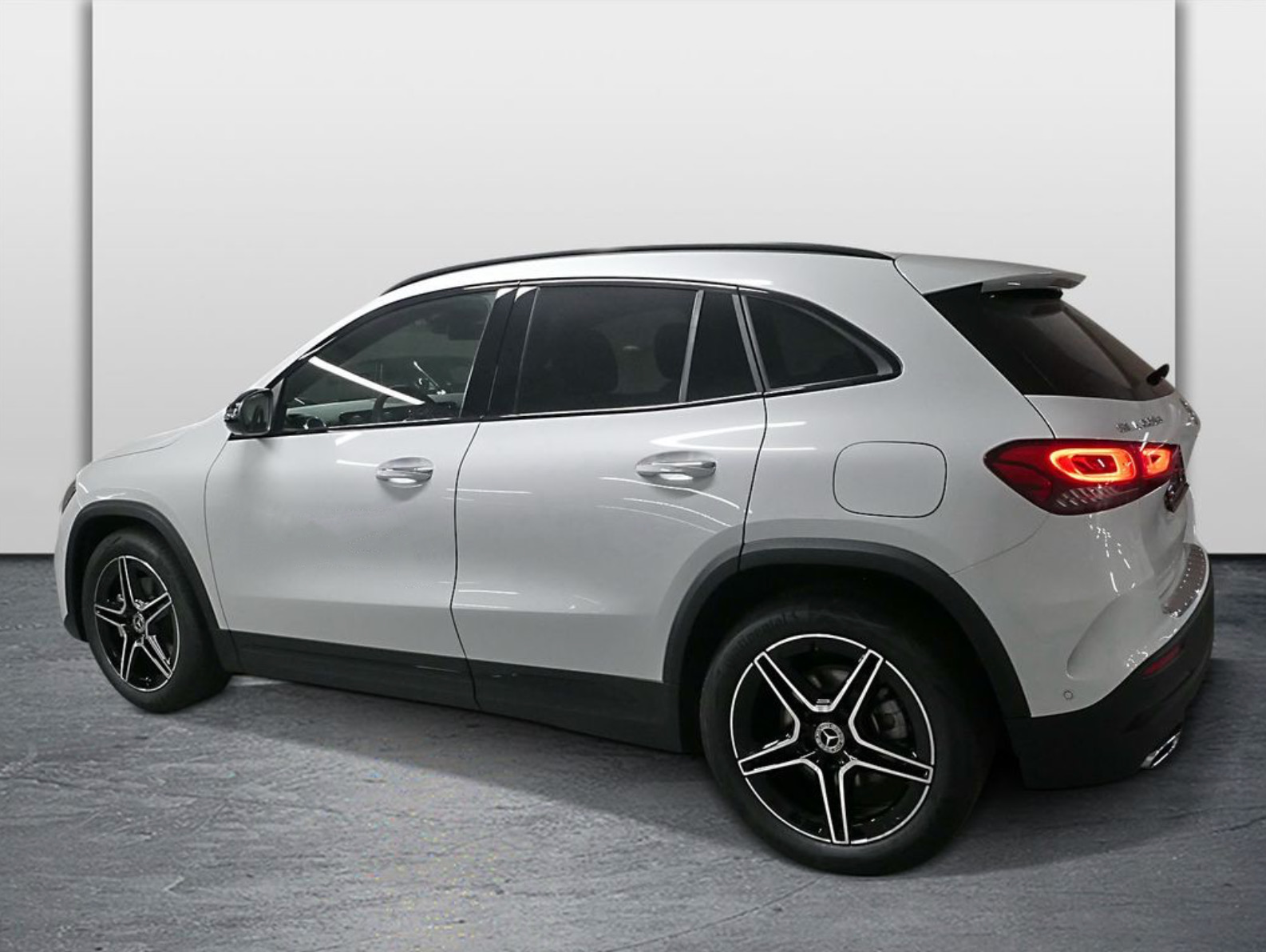 Mercedes-Benz GLA 220 AMG  | předváděcí auto | městské SUV | nákup online | super cena | online prodej | eshop | autoibuy.com